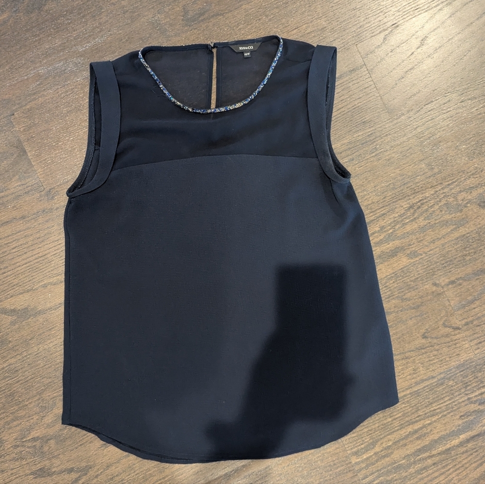 EUC RW&Co Silky Crepe Sleveless Blouse with Sheer Illusion Neckline Size XS